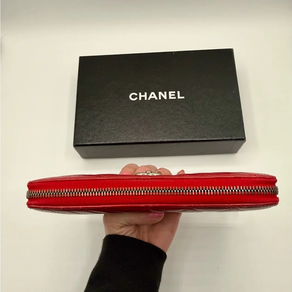 A+ Condition CHANEL Quilted red leather zip-around wallet w/box